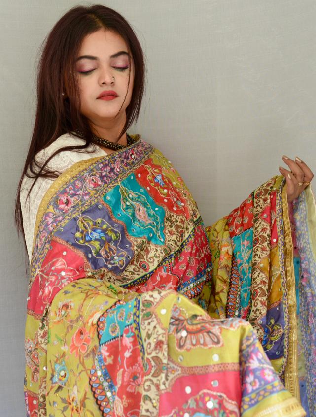 Yellow Centered Pakistani Dupatta - Vaaniari