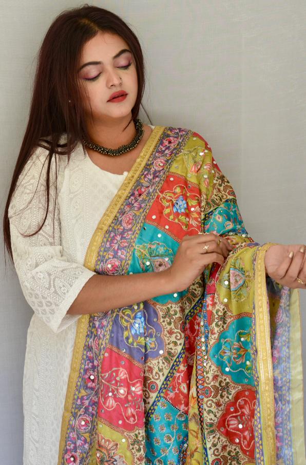 Yellow Centered Pakistani Dupatta - Vaaniari