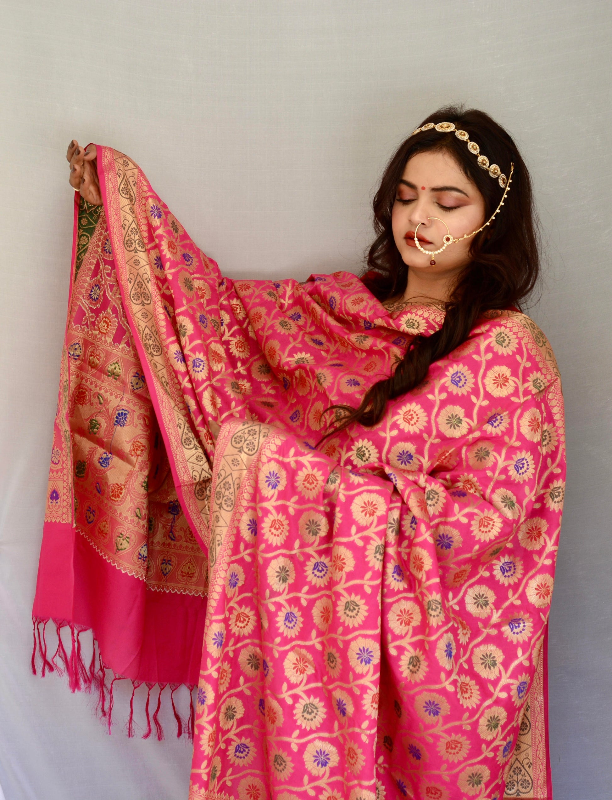 Heavy Brocade Magenta Dupatta - Vaaniari