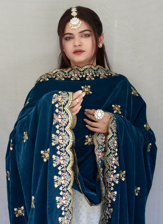 Zari work Peacock color Velvet Dupatta - Vaaniari